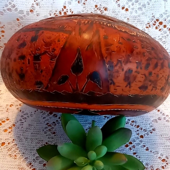 Vintage Hand Crafted/Carved Gourd Peruvian Folk Art Trinket Box Signed - Picture 5 of 15